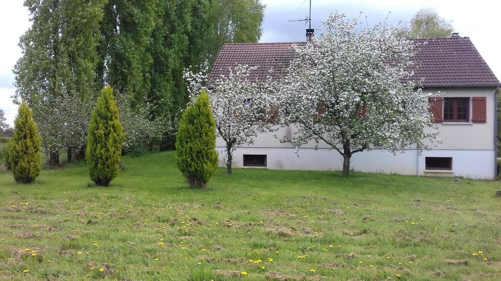 Gite Du Vieux Charme Villa Saint-Amand-en-Puisaye Exteriör bild